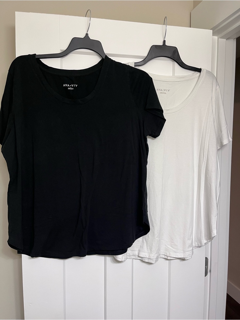 Ava & Viv Black & White Short Sleeve Scoop Neck Tee Set